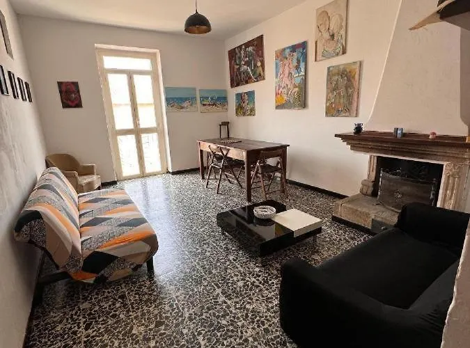 Pm 18 Via Giuseppe Palomba Guest House